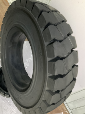 MR-SOLID Tire For Forklift 9.00-20 Tire Supply Reasonable Price Bearing Strength Bearing Strength Iso Customized Packing From Vietnam 2