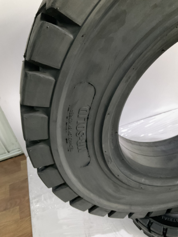 MR-SOLID Tire For Forklift 9.00-20 Tire Supply Reasonable Price Bearing Strength Bearing Strength Iso Customized Packing From Vietnam 4