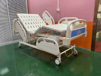 Three-Function Electric Bed Patient Examination Bed Hospital Factory Price New Design Medical Surgery Hospital Equipment 4