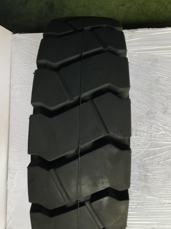 Success Tire For Forklift 8.25 - 15 New Tires From Natural Rubber Reasonable Price Three-Layer Rubber Structure Bearing Strength 2