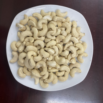 Cashew Nuts Making Pie 100% Whole No Preservatives Fast Delivery Vacuum Packing Vietnam Manufacturer 1