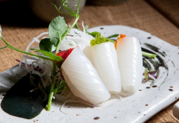Squid Sashimi Fresh Body Squid Wholesale All Season Need To Defrost Before Using Iso Vacumming Vietnam Manufacturer 2