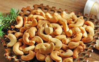  High Cashew Nuts High Quality Organic Nuts Using For Food Cashew Kernels Packaging Carton & Vacuum PE Made In Vietnam Manufacturer 4