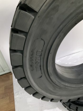 MR-SOLID Tire For Forklift 9.00-20 Tire Supply Reasonable Price Bearing Strength Customized Packing From Vietnam manufacturer 4