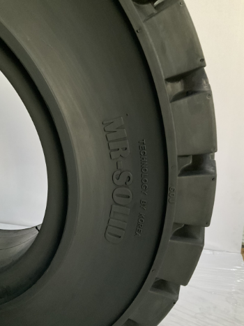 Solid Tire For Forklift 8.25-15 Super Durable Bearing Strength Competitive Price Using For Forklift Iso Customized Packing 4