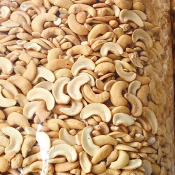 Cashew Nuts W180 From Viet Nam OEM Organic Nuts Natural Flavor Cashew Kernels Packaging Carton & Vacuum PE Vietnam Manufacturer 1