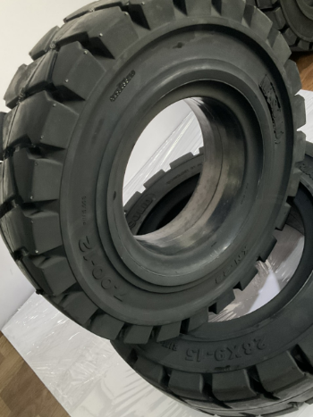 MR-SOLID 7.00-12 non marking tires Natural Rubber Tire Variety Three-Layer Rubber Structure vietnam tire manufacture 4