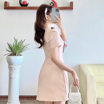 2023 New Elegant Pink Dress: Summer Luxury Short Sleeve Polo T-shirt Dress with Slim Waist and Bubble Sleeve, Designed by Vietnam 3