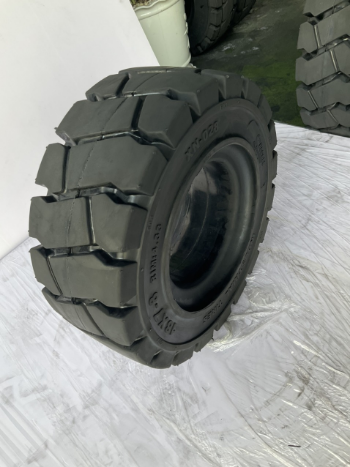 Success Solid Tire For Forklift 18X7-8 solid Tire For Sale Reasonable Price Made By Korean Technology Using For Forklift ISO Certiffication 3