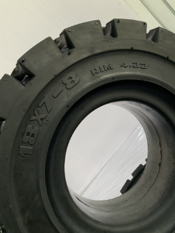 MR-SOLID WHITE For Forklift 18X7-8 Tire For Sale Reasonable Price Made By Korean Technology Using For Forklift Iso Customized Packaging 7