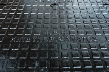 Square Manhole Cover Best Quality Cast Iron Use For Safety BS EN 124 ISO Steel Straps Wooden Crates From Vietnam Manufacturer 4