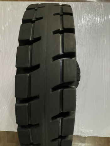 MR-SOLID Tire For Forklift 7.00 - 15 Tires Wheel For Forklift Good Choice Three-Layer Rubber Structure Using For Forklift ISO Certificate 2