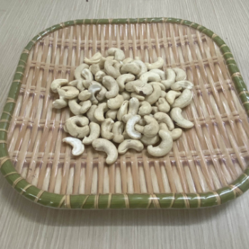 Cashew Kernels Making Candy Broken 100% Raw Crunchy Reasonable Price Customizable Packing Vietnamese 4