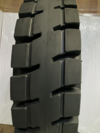 MR-SOLID Tire For Forklift 8.25-15 Super Durable Competitive Price Bearing Strength Customized Packing Made In Vietnam Factory 1