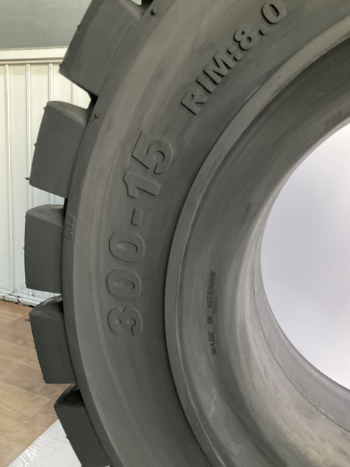 MR-SOLID Tire For Forklift 300-15 Natural Tire Wholesale Bearing Strength Using For Forklift Iso Customized Packing Vietnam 1