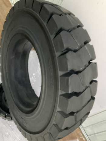 MR-SOLID Tire For Forklift 9.00-20 Black Tire Oem Made By Korean Technology Using For Forklift Iso Customized Packing Made In Vietnam 2