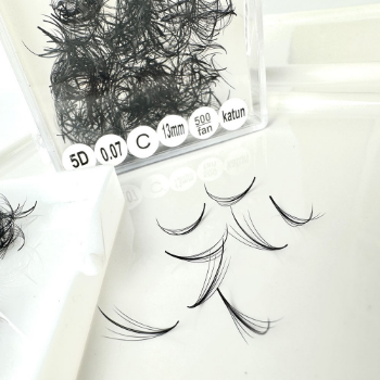 Handmade Wispy 5D Eyelash Oem Natural Long Silk Make Up Carton Box Plastic Wrap Made In Vietnam Manufacturer 3