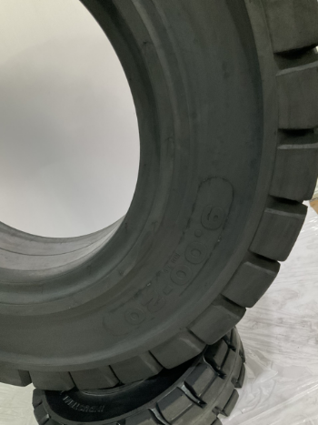 MR-SOLID Tire For Forklift 9.00-20 Tire Supply Reasonable Price Bearing Strength Bearing Strength Iso Customized Packing From Vietnam 1