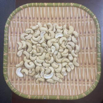 Cashew Kernels Making Candy Broken 100% Raw Crunchy Reasonable Price Customizable Packing Vietnamese 3