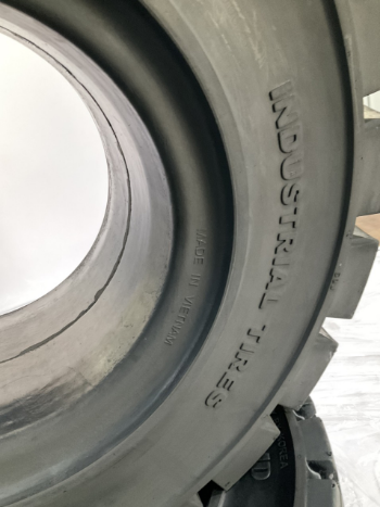 MR-SOLID solid rubber tires 23x9-10 non marking tire Variety Three-Layer Rubber Structure tire manufacturing plant From Vietnam 1