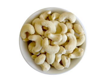 Raw Cashews Good Quality Nutty flavour Dairy alternatives ISO 2200002018 Vacuum seal bags Made in Vietnam Manufacturer 2