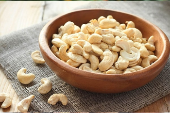 Hot Item Cashew Nuts LBW Nuts Best Choice Organic Nuts Delicious Taste Cashew Kernels Packaging Carton & Vacuum PE From Vietnam  3