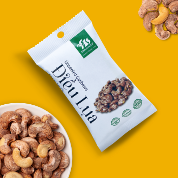 Premium Salt Roasted Silk Cashews 40G High Quality  Low Fat  Instant Use Crunchy Small Bag Stir Fried Factory From Vietnam