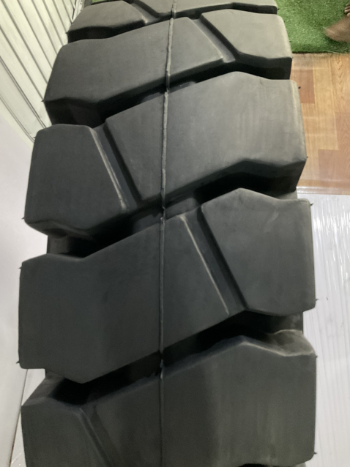 MR-SOLID for forklift 12.00-20 Black Tire Hot Selling Three-Layer Rubber Structure Using For Forklift Iso Customized Packing 6