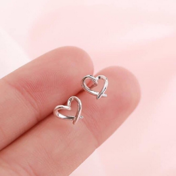 Custom Jewelry High Quality 925 Sterling Silver Fine Jewelry Heart Line Shape Cubic Zirconia Stud Earrings for Woman 3