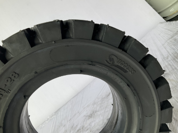 Success Tire For Forklift 15X4 1/2-8 Black Tire Hot Selling Three-Layer Rubber Structure Bearing Strength ISO Certifficate Customized Packaging 8