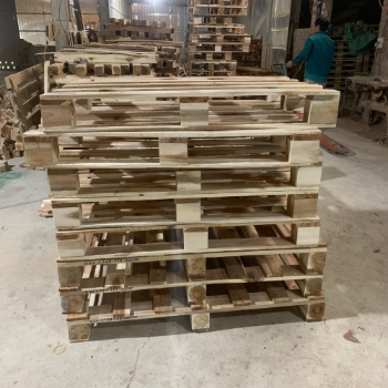 Low MOQ Pine Wood Pallet Convenient Packaging International Standard Flexible Pallet Size Safe For Health Reuse For High Value Economic 10