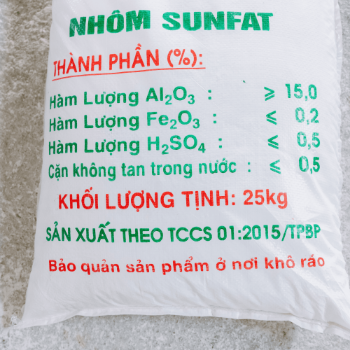 Aluminum Sulphate Water Treatment 10043-01-3 0.15 Powder Crystal Wholesale Cheap Price Packed In 25/50/1000Kg Bag Vietnam 1