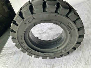 Success Tire For Forklift 15X4 1/2-8 Black Tire Hot Selling Three-Layer Rubber Structure Bearing Strength ISO Certifficate Customized Packaging 4