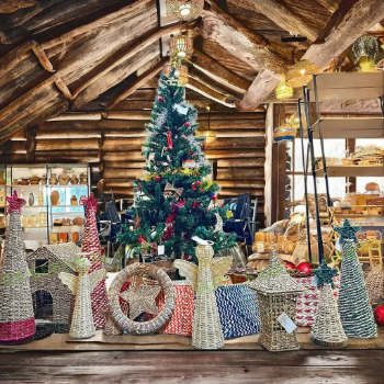 Wholesale Vietnam Made Eco-Friendly Christmas Decor Durable Natural Water Hyacinth Design Holiday Supplies