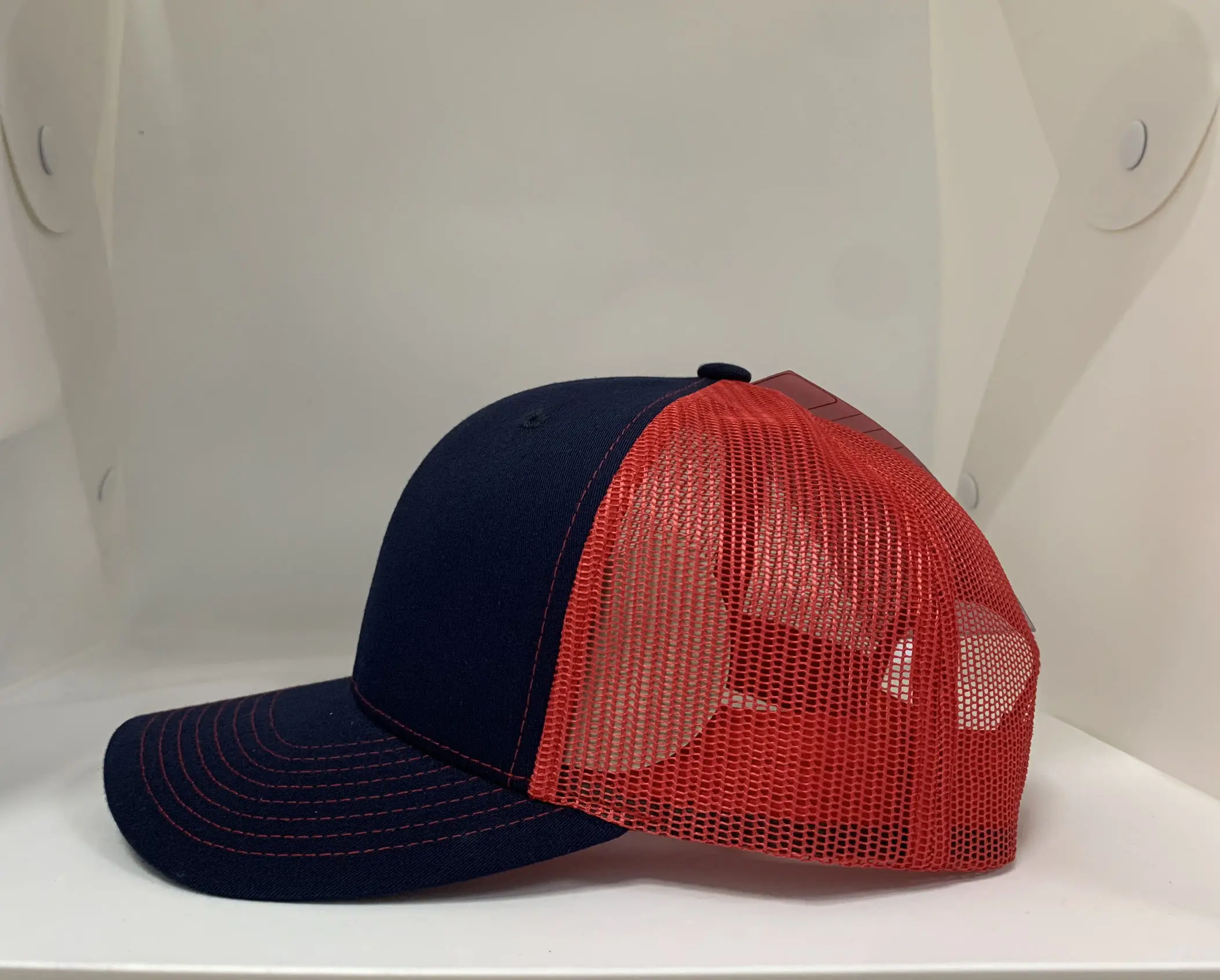 6-Panel Curved Brim High Quality Medium Profile Cotton and Mesh Fabric Trucker Hat for Men From Vietnam Supplier 3