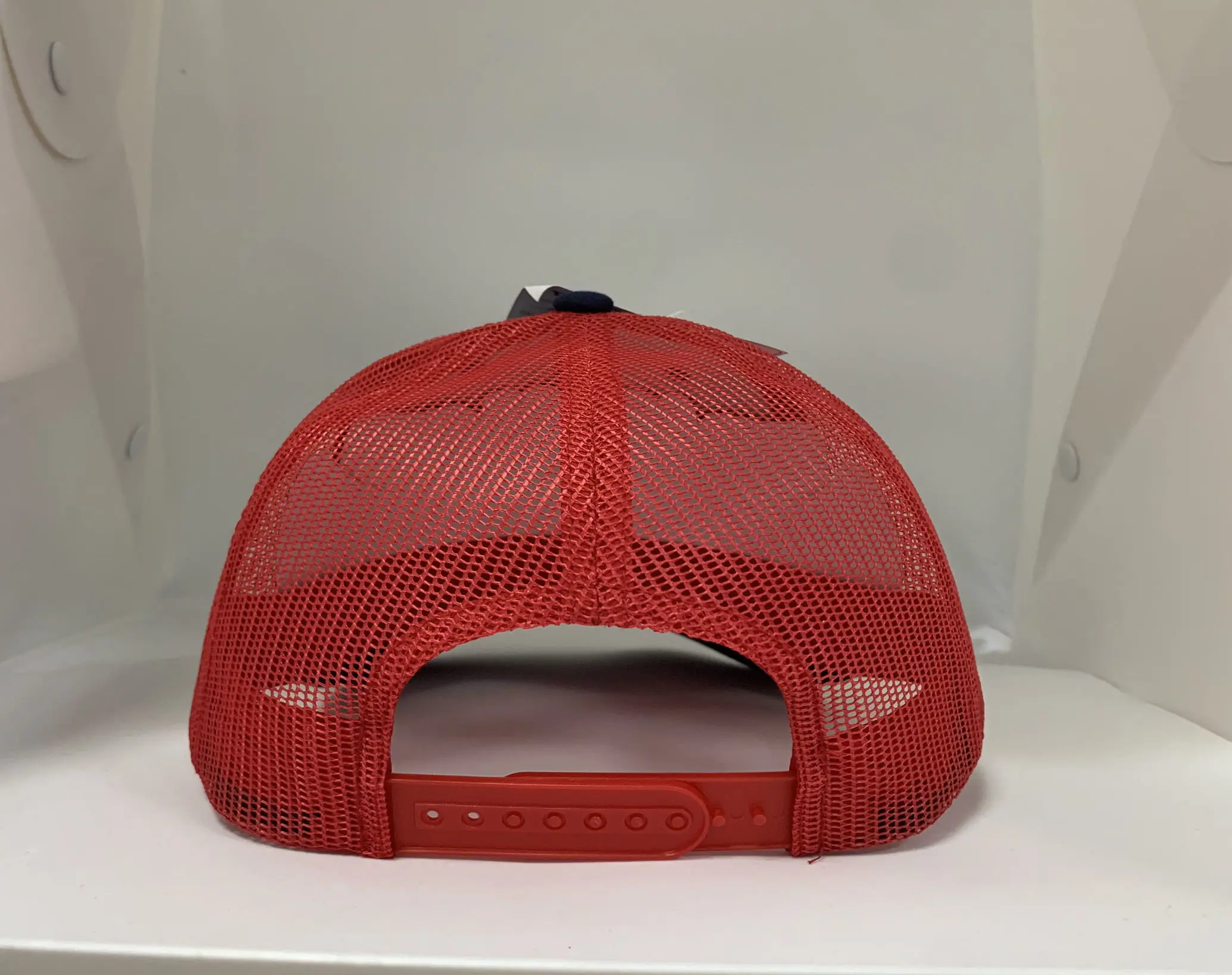 6-Panel Curved Brim High Quality Medium Profile Cotton and Mesh Fabric Trucker Hat for Men From Vietnam Supplier 4