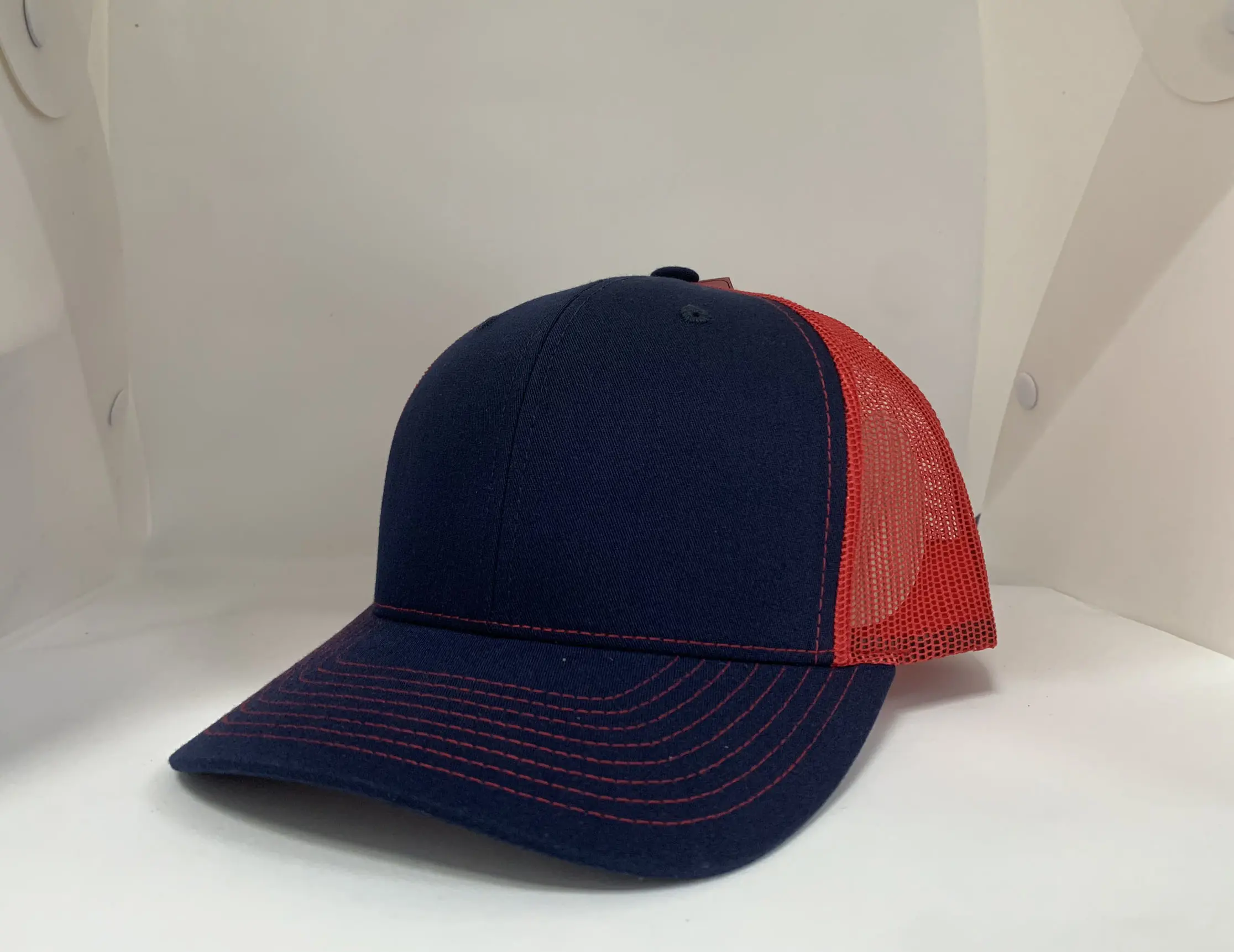 6-Panel Curved Brim High Quality Medium Profile Cotton and Mesh Fabric Trucker Hat for Men From Vietnam Supplier 2
