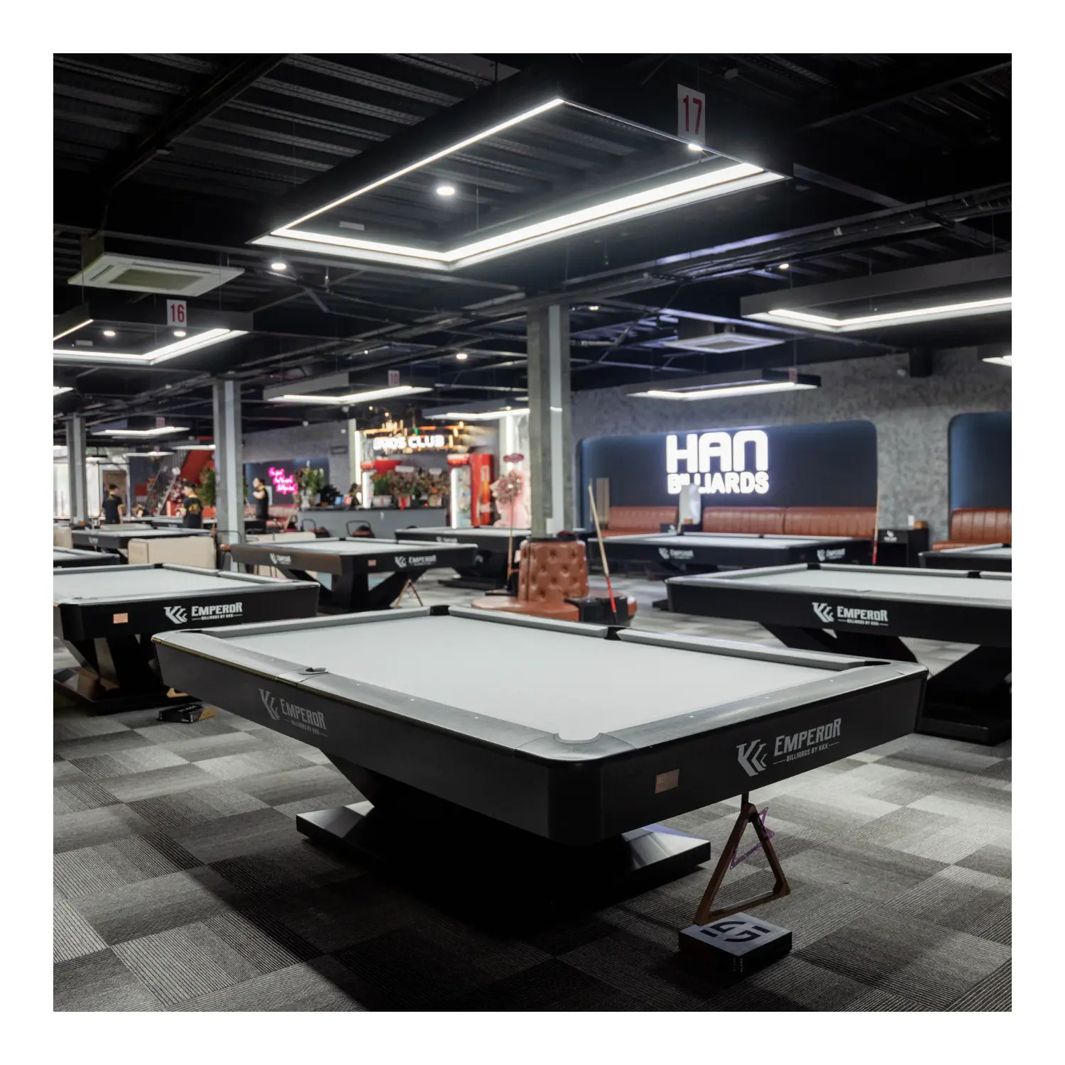 9ft Luxury Modern Style Pool Table Steel Cushion Frame with Ball Return for Club Billiards Game 1