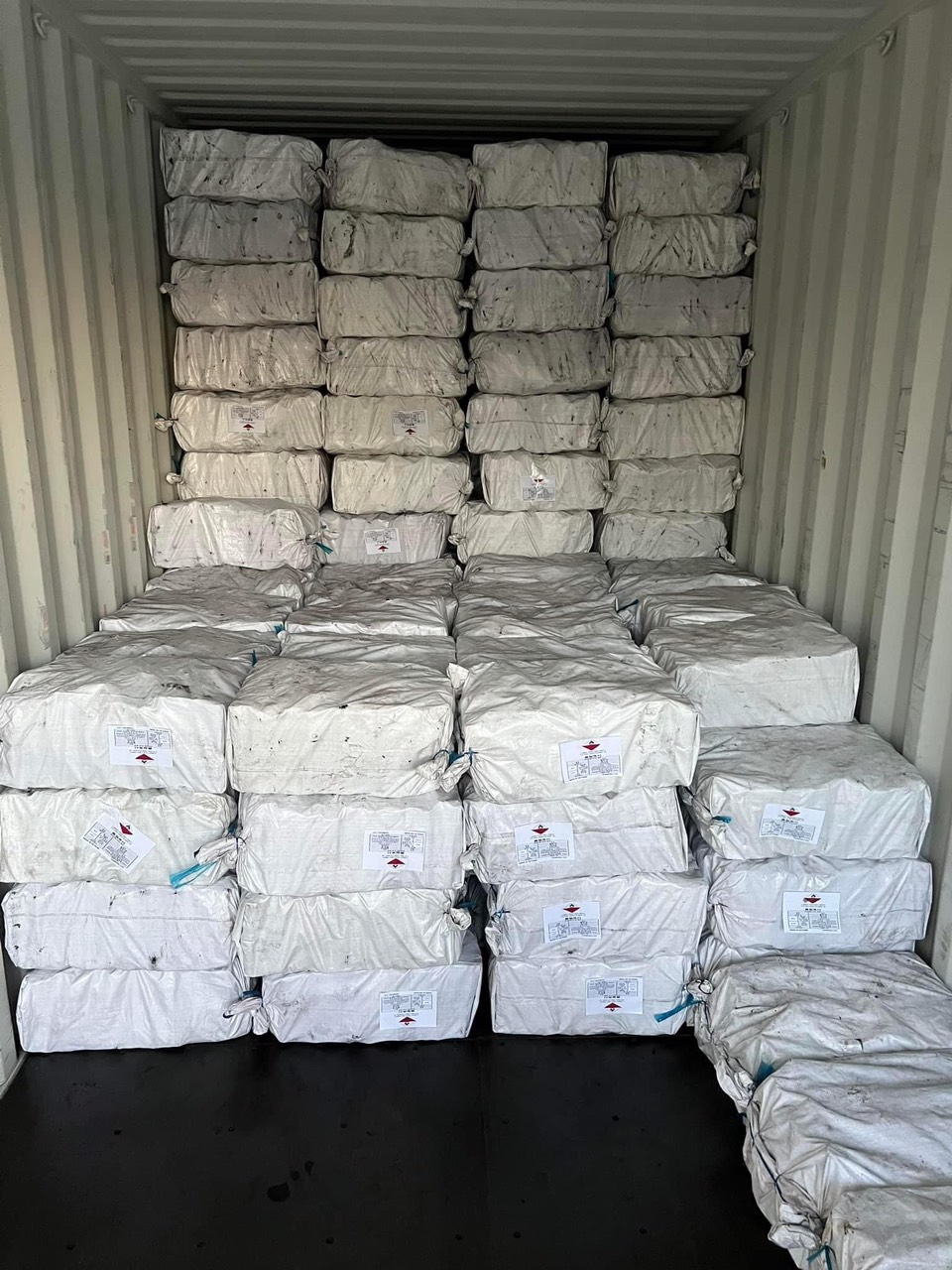 White Charcoal Briquette Reasonable Price & Good Choice Wide Application Using For Many Industries Customized Packing Vietnam 