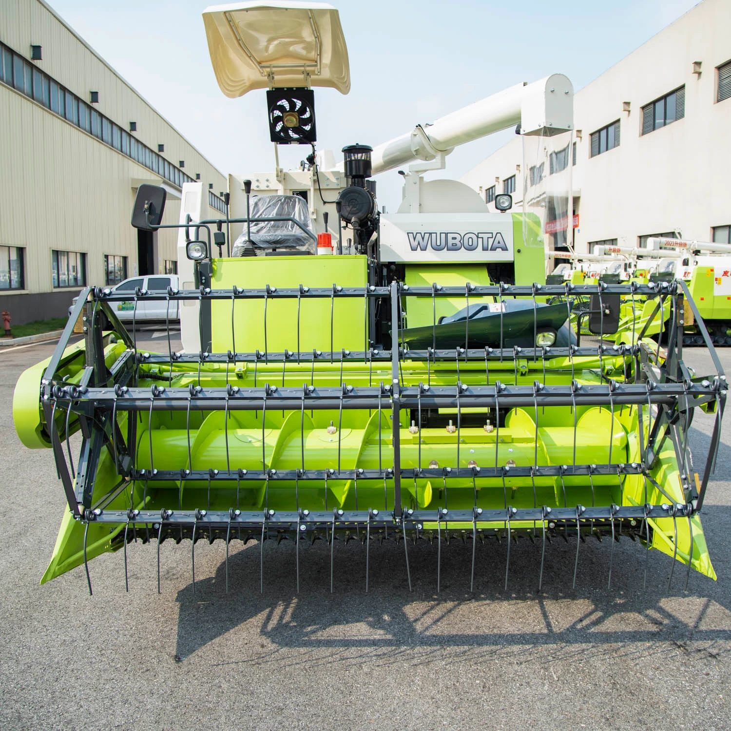Best Quality Rice Harvesting Machine Hot Selling Rice Combine Harvester Vietnam Manufacturer 2