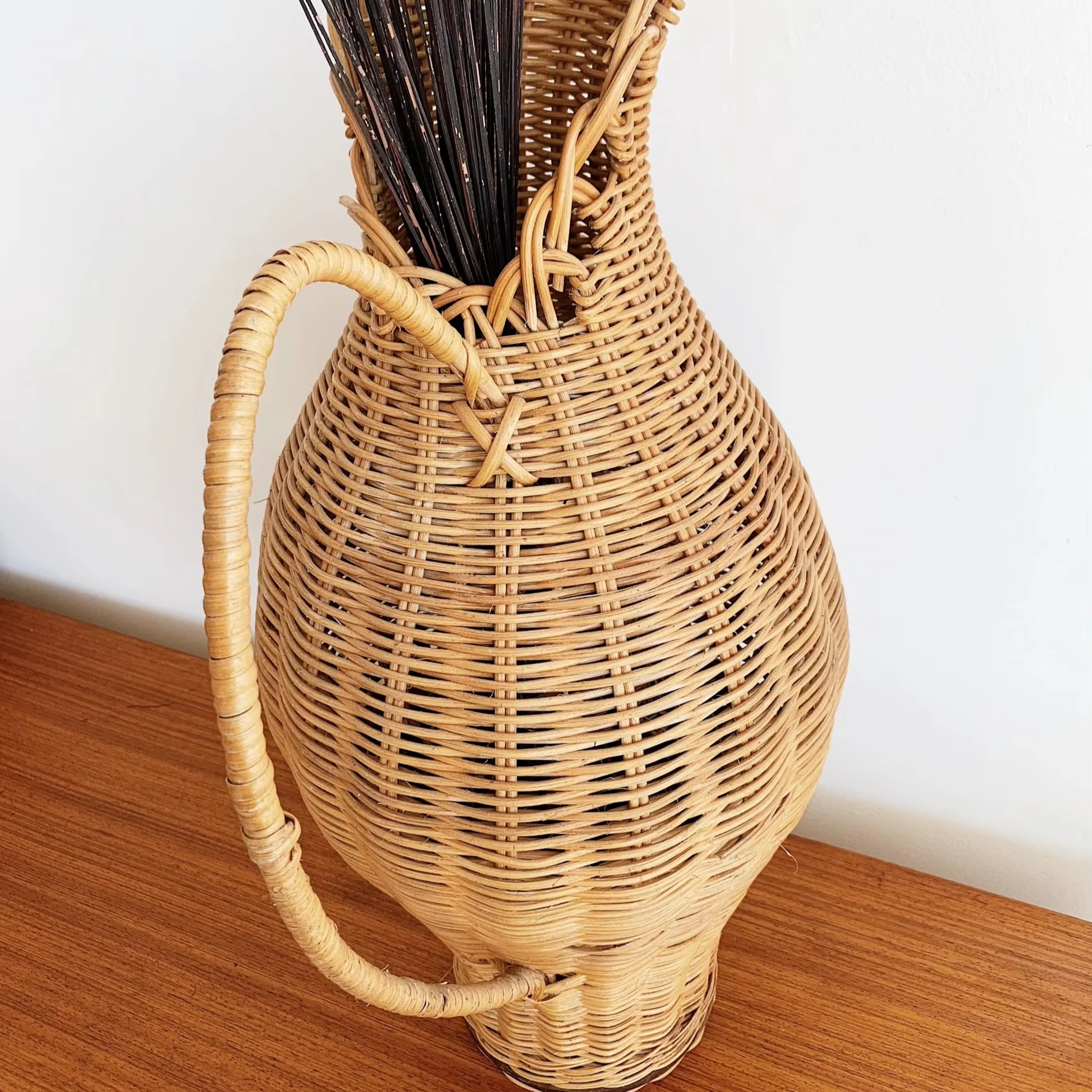 Classic rattan vase Made in Vietnam Ecofriendly material for Home Decor and tableware decoration Wholesale 4