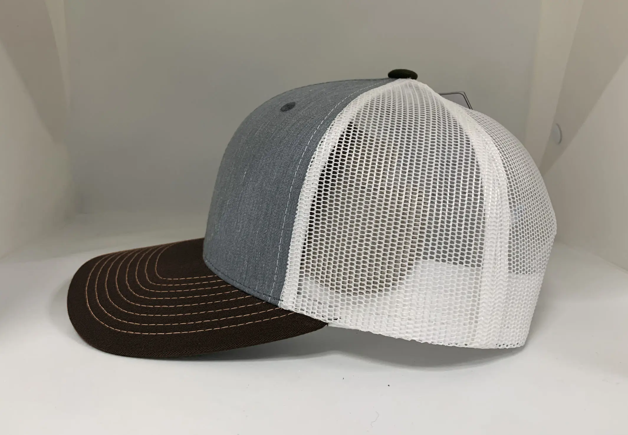 Custom Tricolor Heather Gray Burgundy White Mesh Trucker Hats Snapback Vietnam Promotion Cap for Business 3