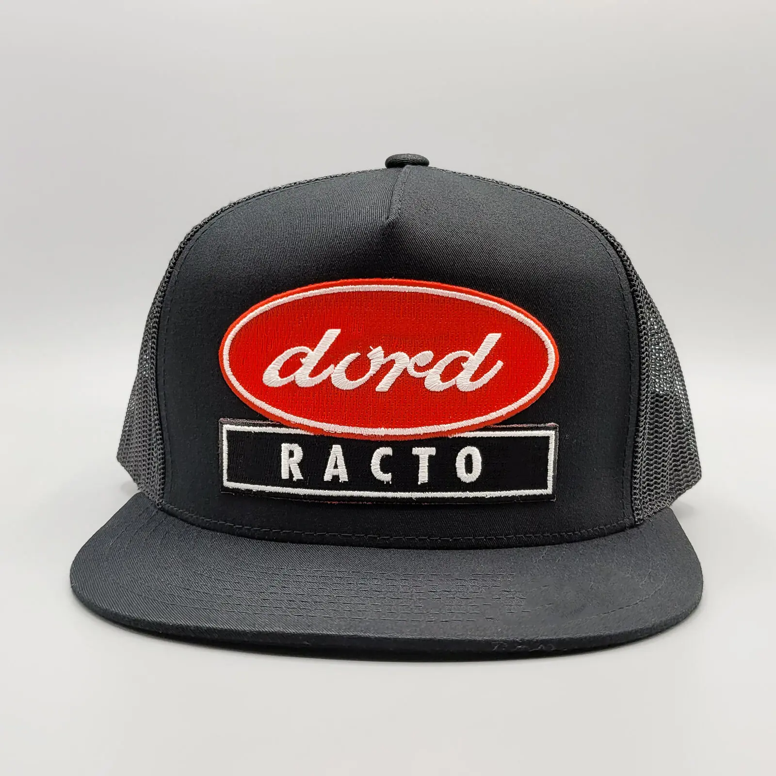 Flat Visor 5 Panel Trucker Hat Woven Patch Logo High Quality Black Color Mesh Back Adjustable Hot Headwear Trucker Cap for Man 1