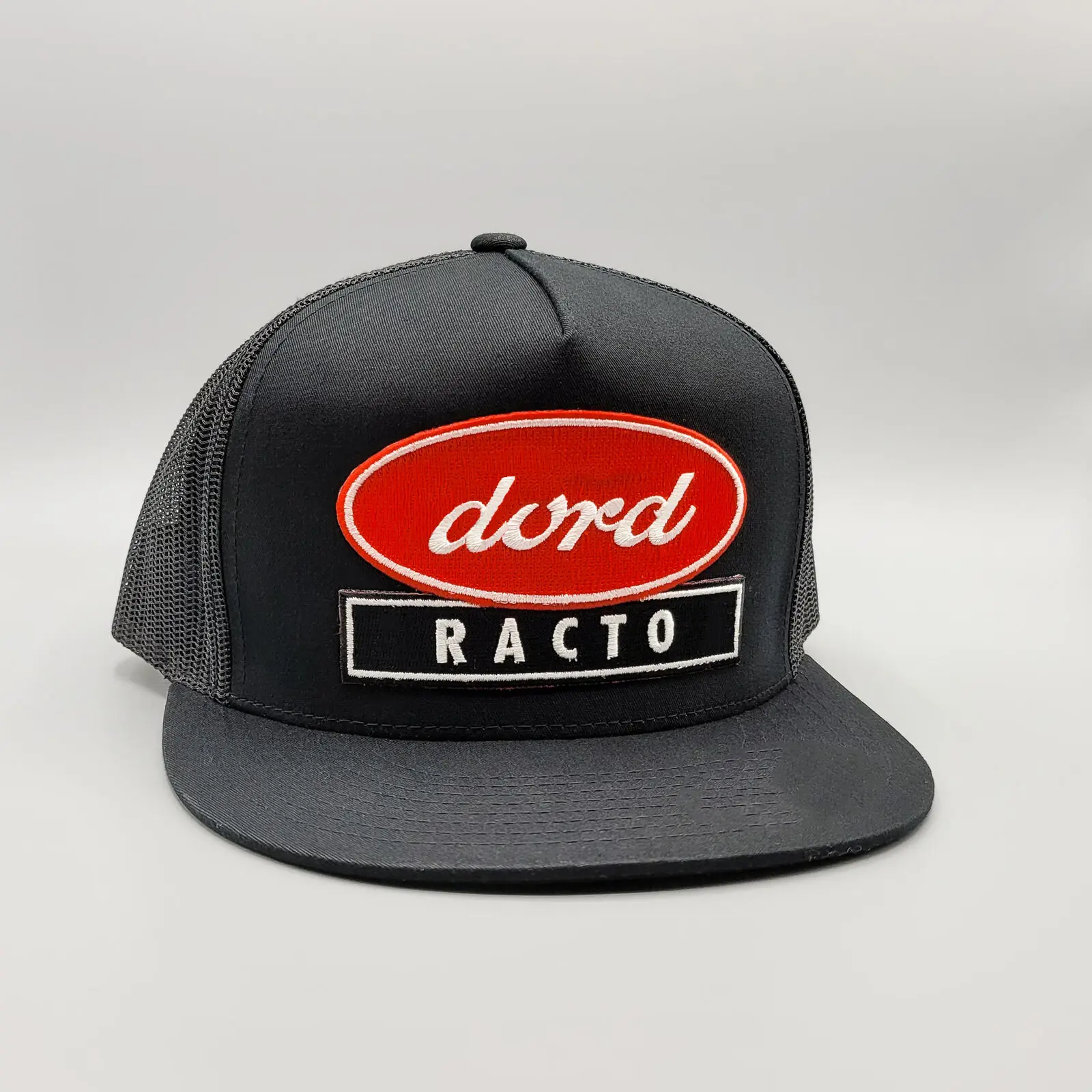 Flat Visor 5 Panel Trucker Hat Woven Patch Logo High Quality Black Color Mesh Back Adjustable Hot Headwear Trucker Cap for Man 3