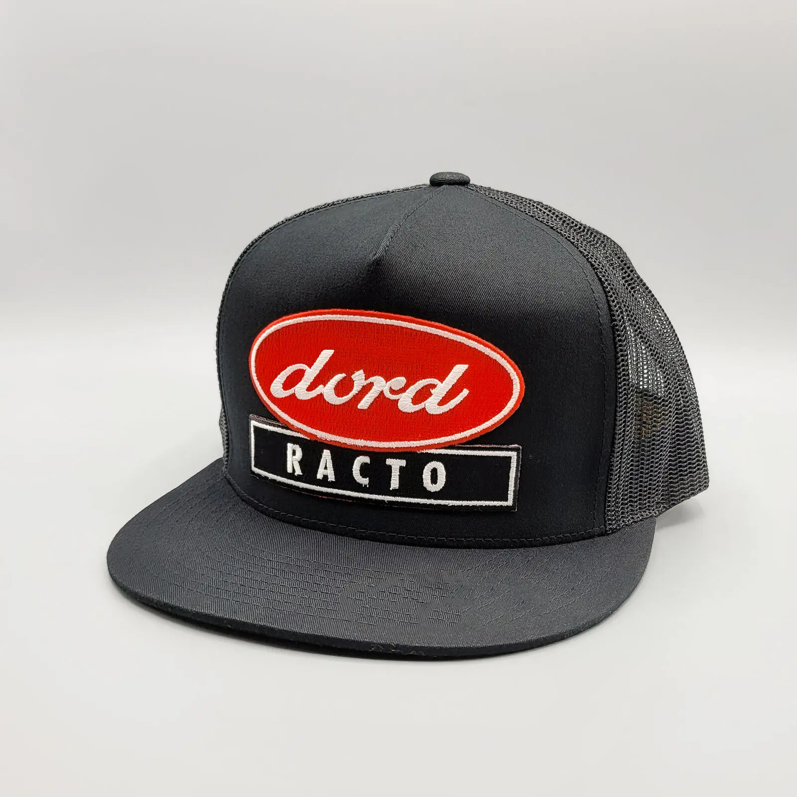 Flat Visor 5 Panel Trucker Hat Woven Patch Logo High Quality Black Color Mesh Back Adjustable Hot Headwear Trucker Cap for Man 2