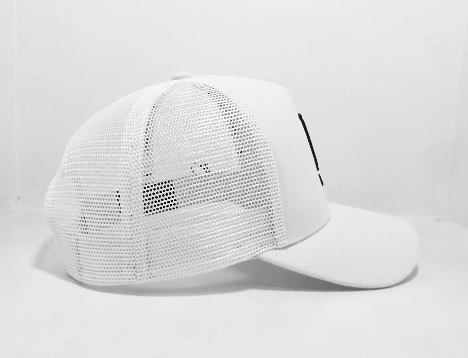 High Quality 3D Embroidery Black/White Color Medium Profile Cotton and Mesh Fabric Trucker Hat From Vietnam Supplier 3