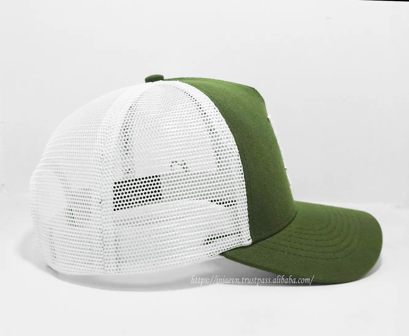 High Quality 5-Panel 3D Embroidery Green Color Medium Profile Cotton and Mesh Fabric Trucker Hat in Vietnam Factory 3