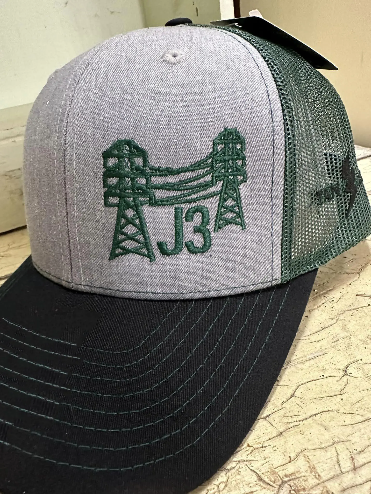 High Quality Hats Caps in Vietnam Factory Multi Color Trucker Hat Custom Logo Hiphop Fashion Sports Cap Snapback Cap for Man 4