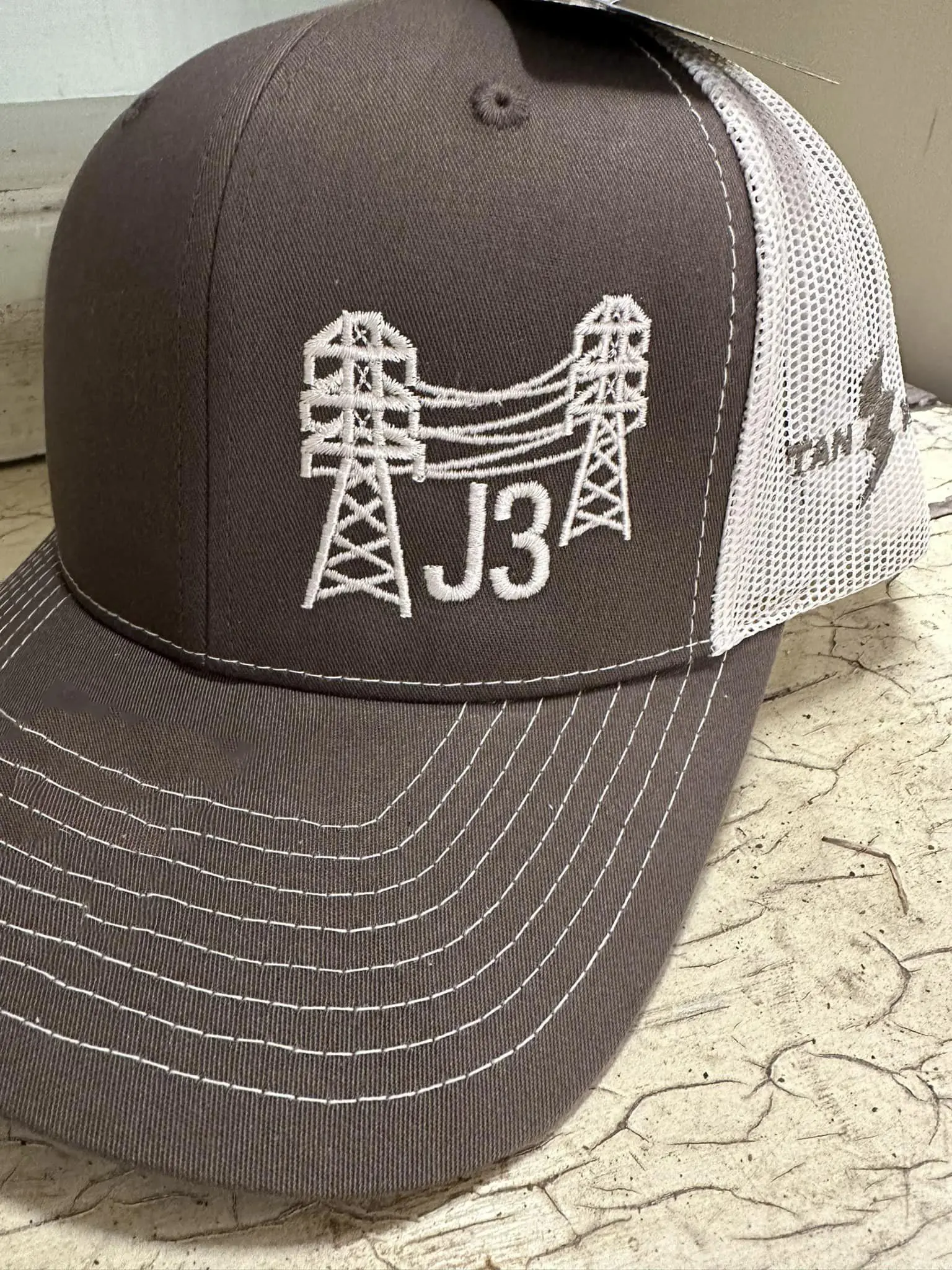 High Quality Hats Caps in Vietnam Factory Multi Color Trucker Hat Custom Logo Hiphop Fashion Sports Cap Snapback Cap for Man 2