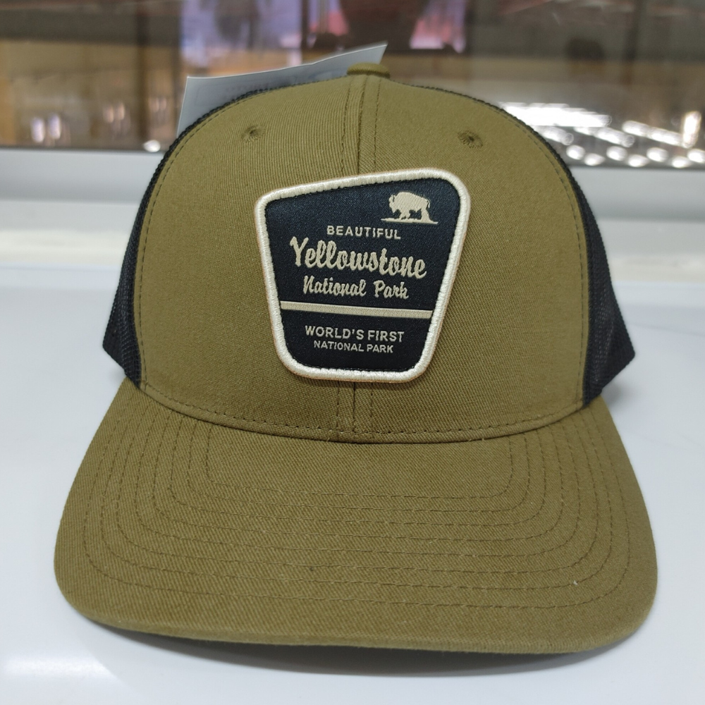 High Quality Ri 112 Trucker Hat Custom Woven Patch Logo 6 Panel Black Mesh 2 Eyelet on Front Single Breasted Buckle OEM Factory 3